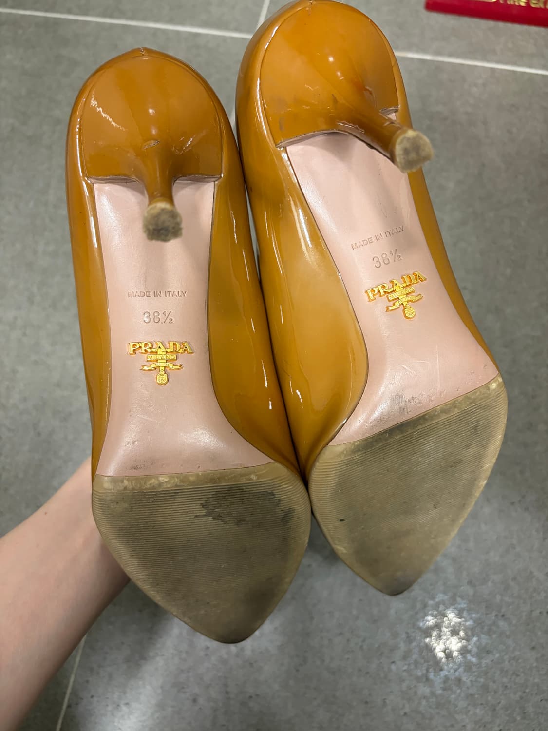 Prada 버튼 유광힐  상품이미지4