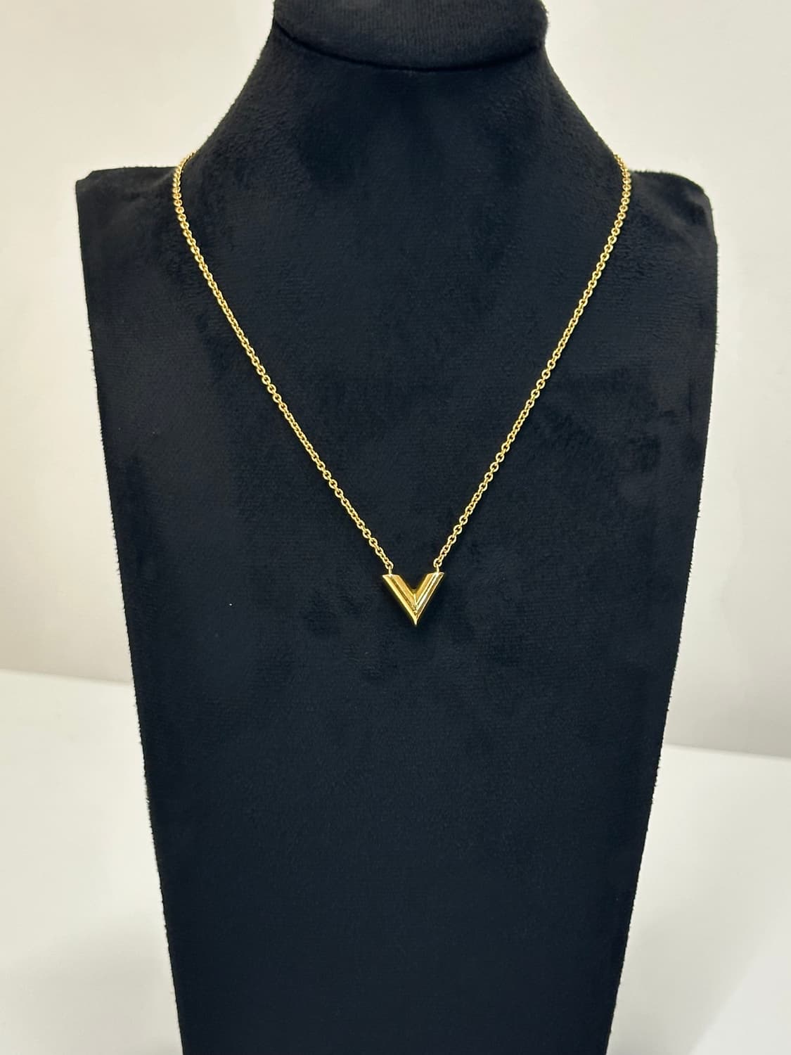 A+ / 루이비통 V 에센셜 네크리스 골드 상품이미지1