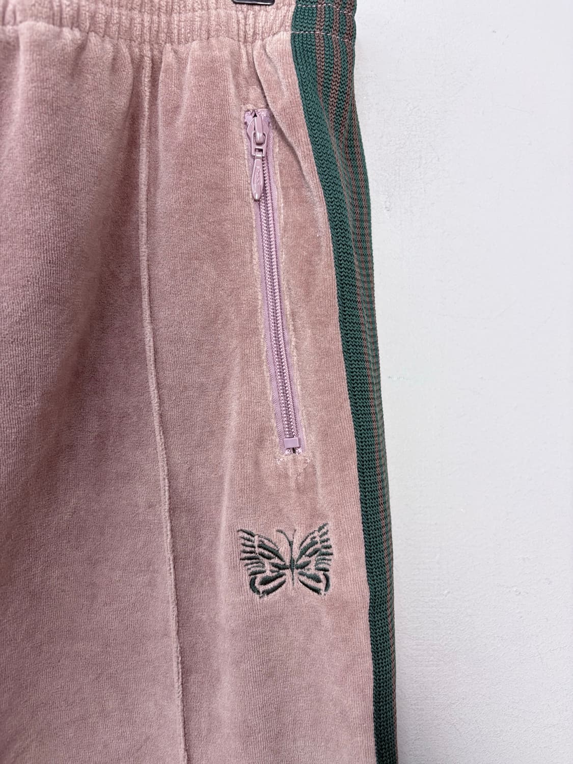 니들스 스몰로고 벨벳 트랙탑 팬츠 A3502 상품이미지3