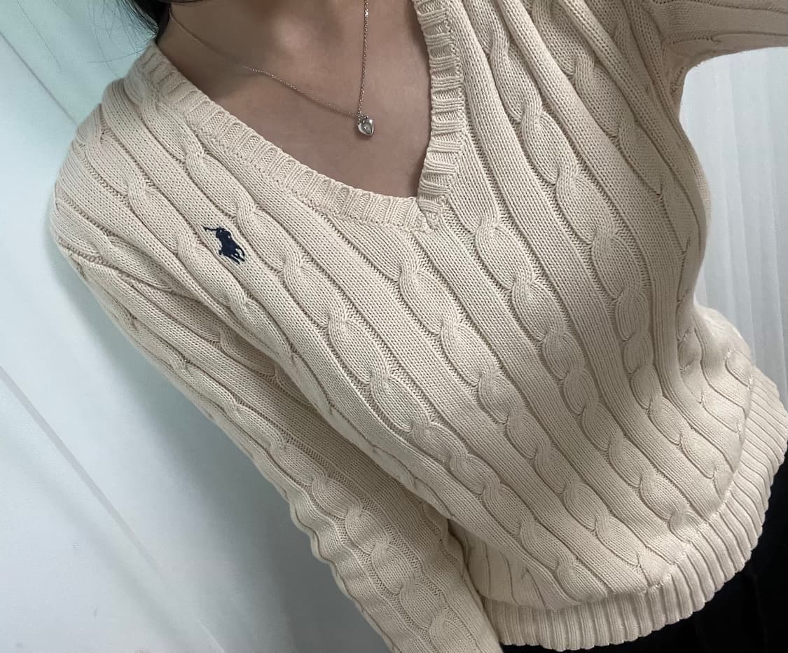 폴로 브이넥 니트 상품이미지1