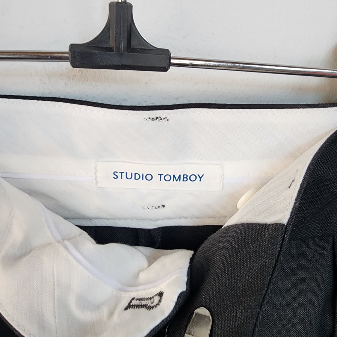 스튜디오 톰보이 검정색 플리츠 와이드 팬츠 상품이미지6