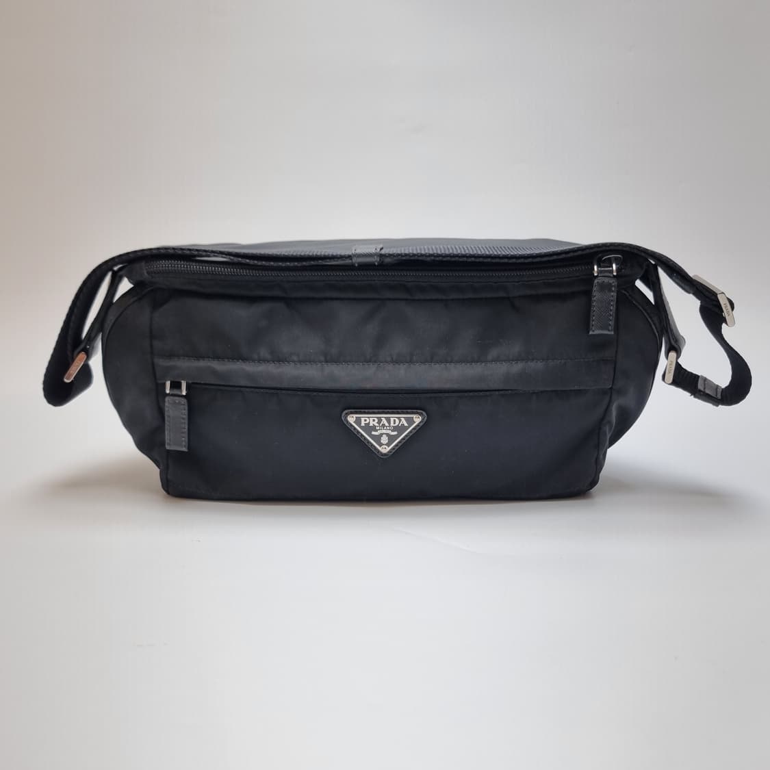 프라다 PRADA 리나일론 바이커백 미듐 크로스백 벨트백(2VH994) 상품이미지1
