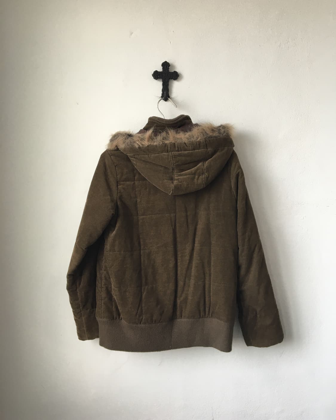 Fake fur hood high neck corduroy jacket 상품이미지3