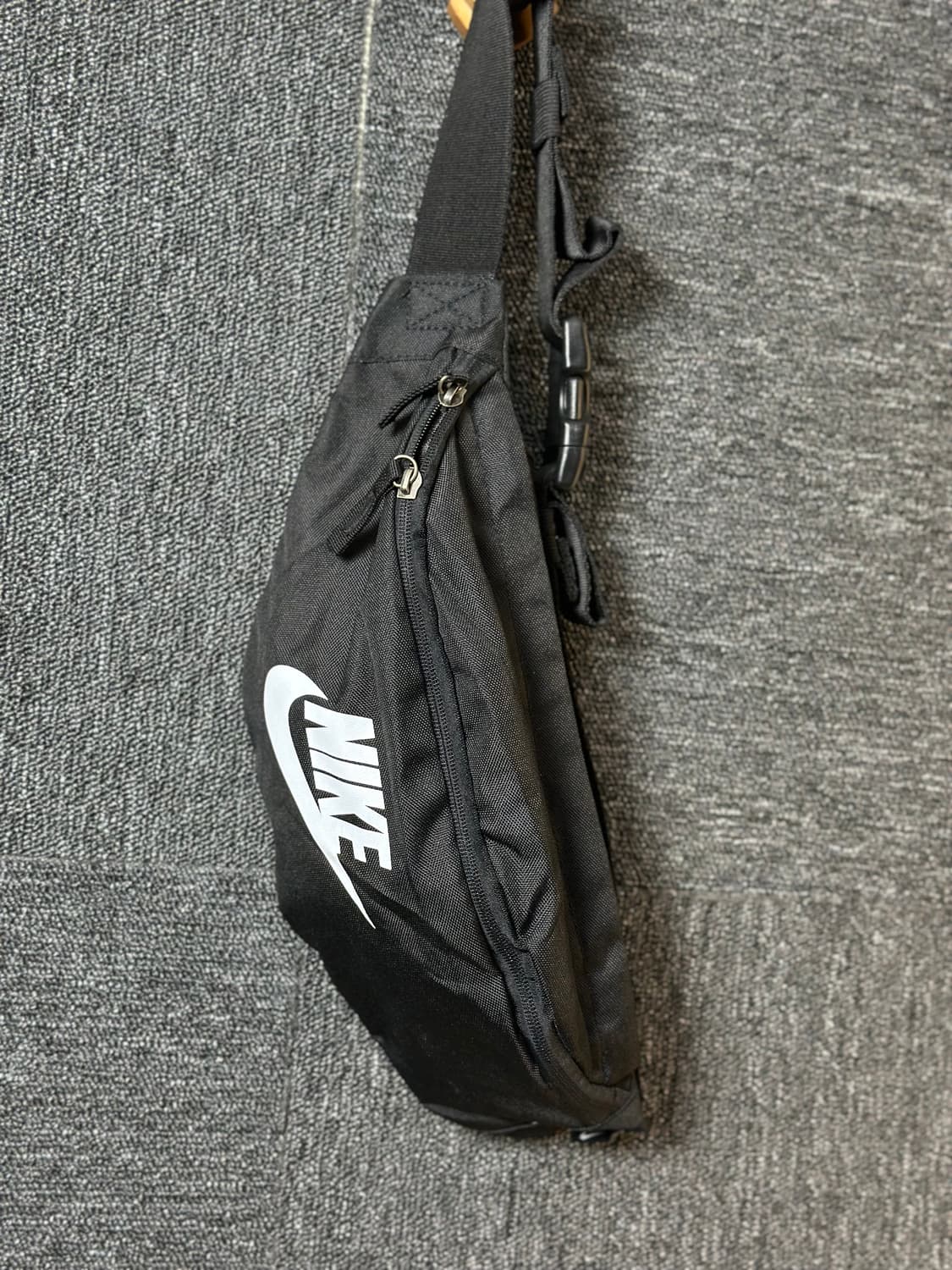 나이키 블랙 힙색 상품이미지1