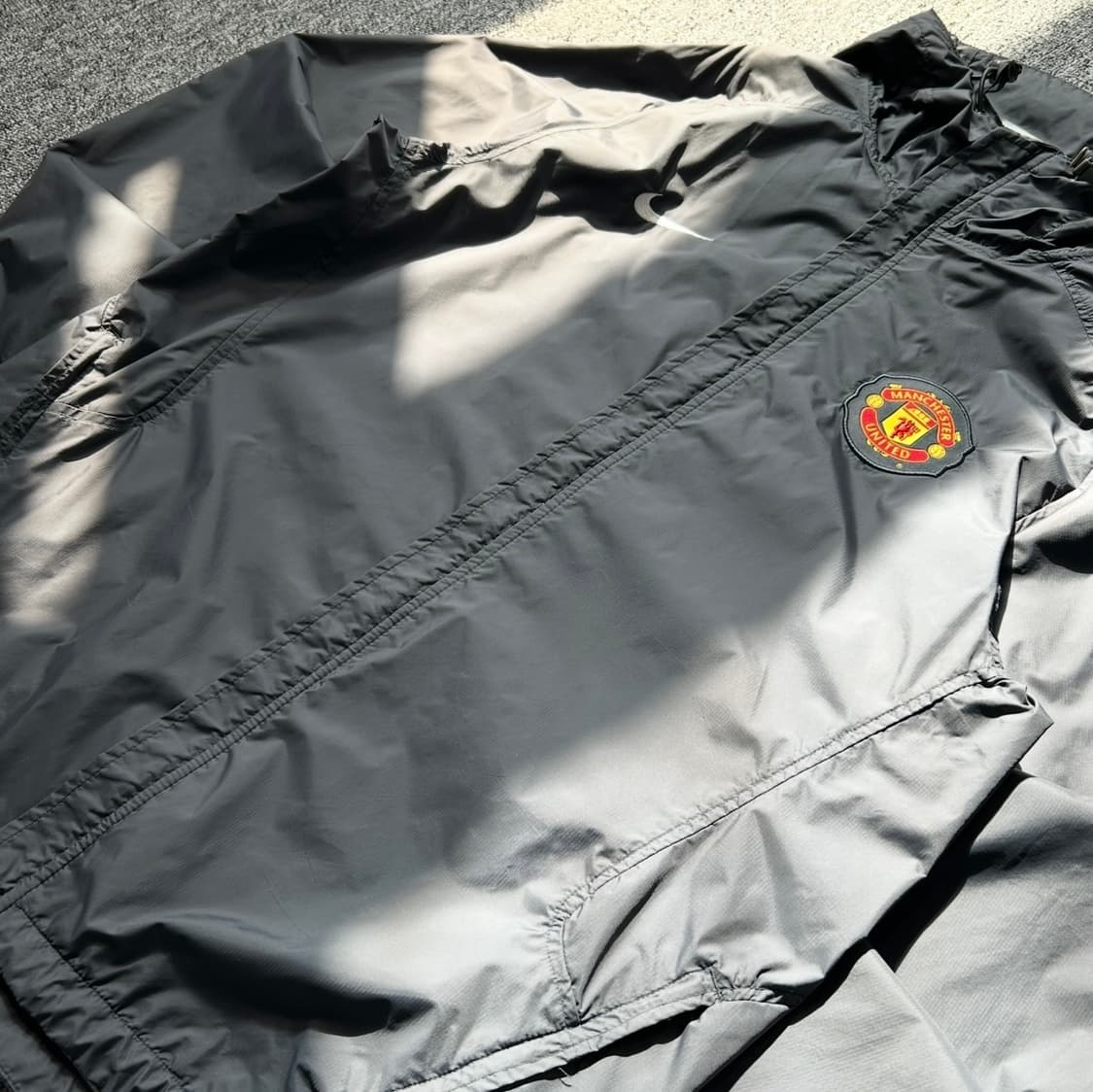 나이키 맨체스터 유나이티드 그레이 바람막이  상품이미지3