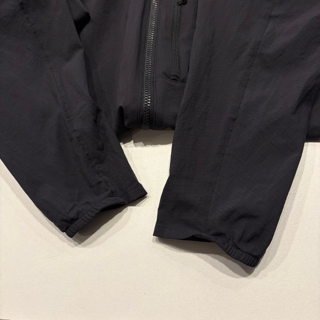 [M] 아크테릭스 스쿼미시 우먼 후드 바람막이 블랙 D657 상품이미지6