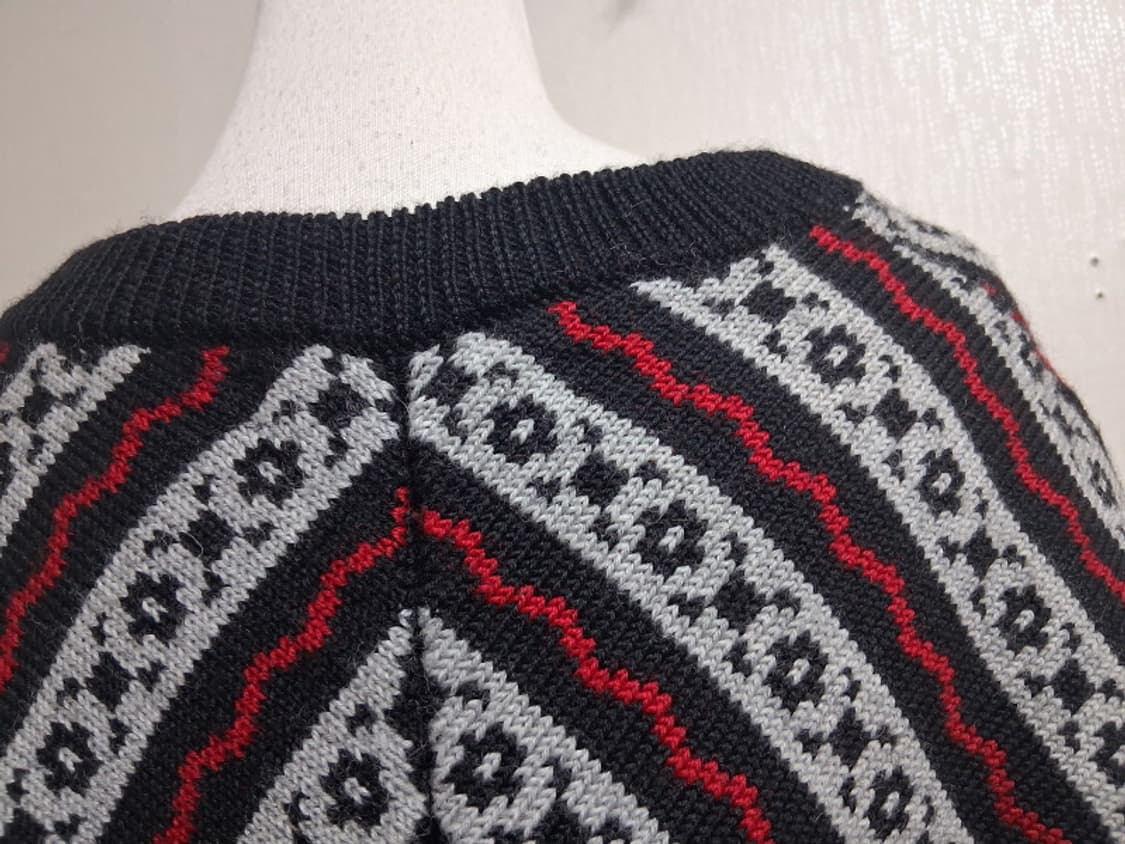 일본빈티지 100%울 페어아일 패턴 울니트케이프 5566
원산지 일본 소 상품이미지6