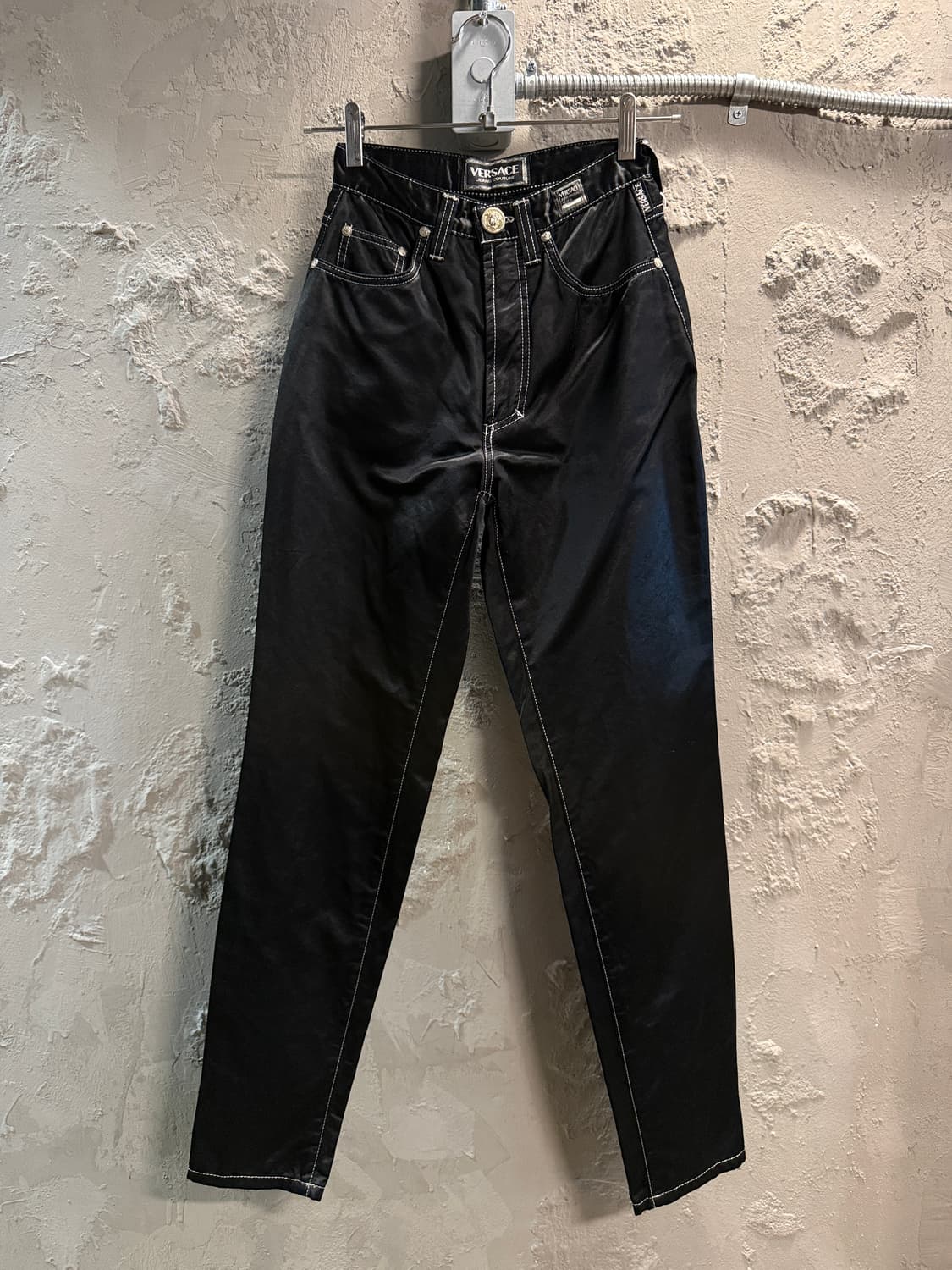 베르사체 진스 쿠튀르 블랙 코팅 면 팬츠 24인치 상품이미지2