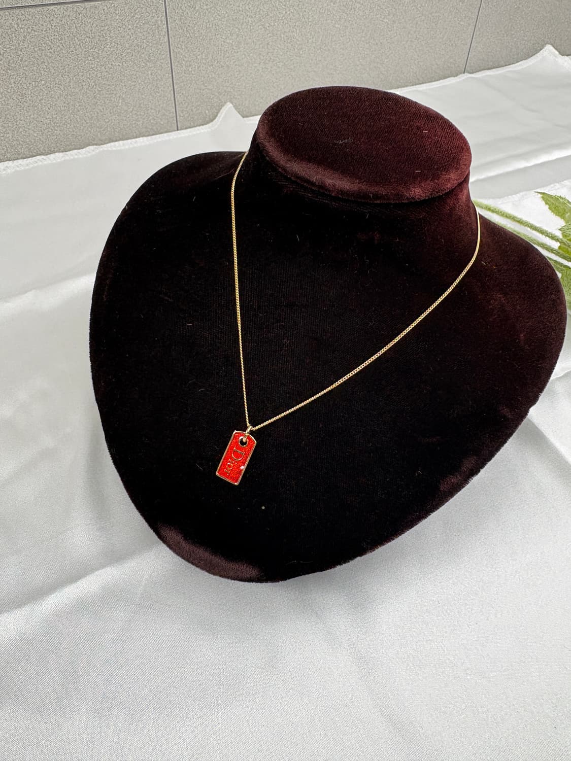 디올 레드 플레이트 바 목걸이 상품이미지5