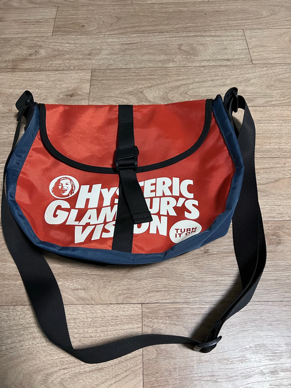 히스테릭 글래머 빈티지 크로스백 상품이미지1