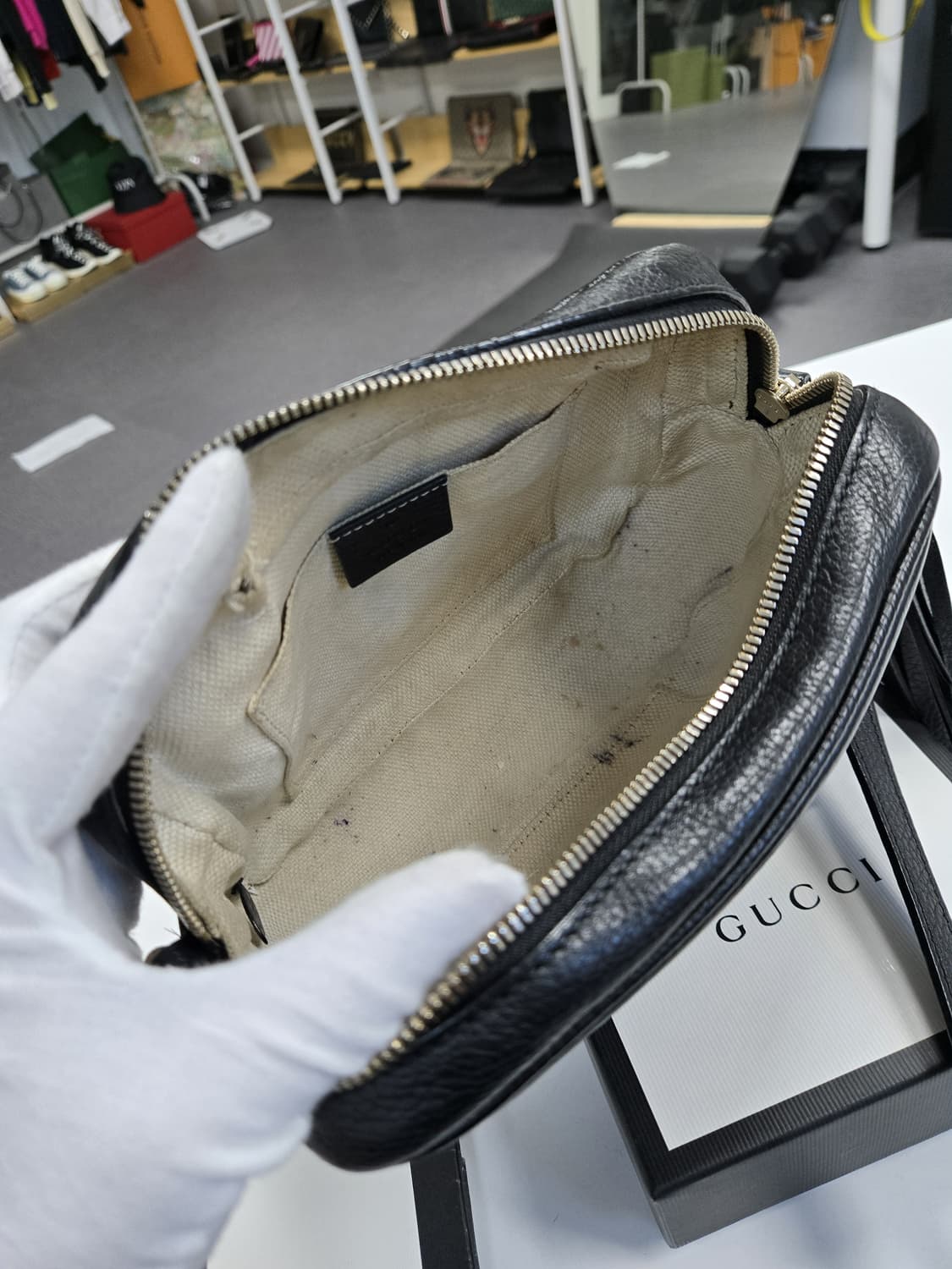 [A급컨디션]구찌 소포 블랙 레더 카메라백 상품이미지5