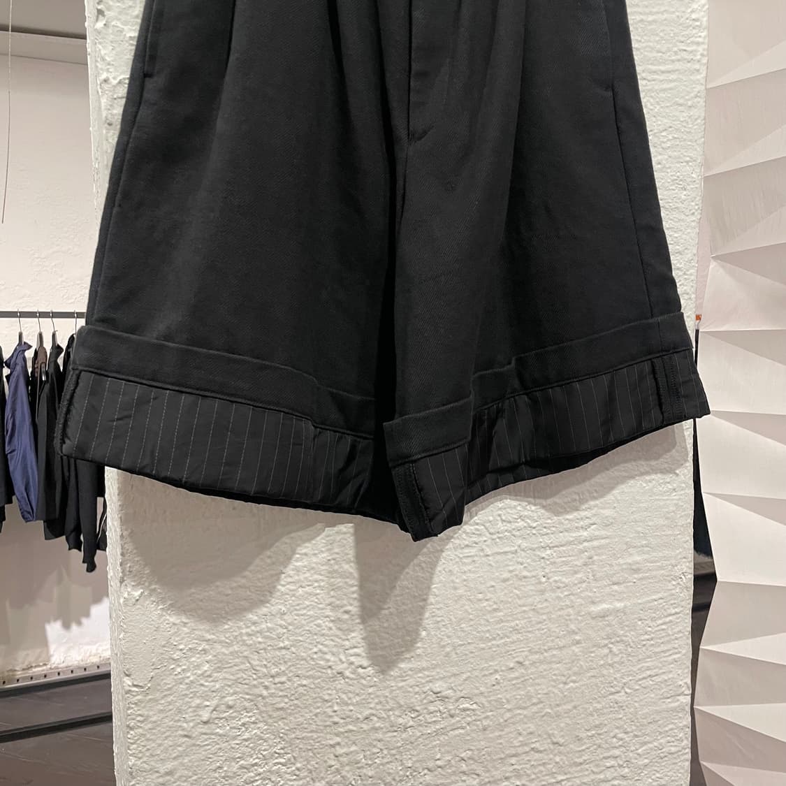 꼼데가르송 블랙 폴딩 디테일 쇼츠 상품이미지2