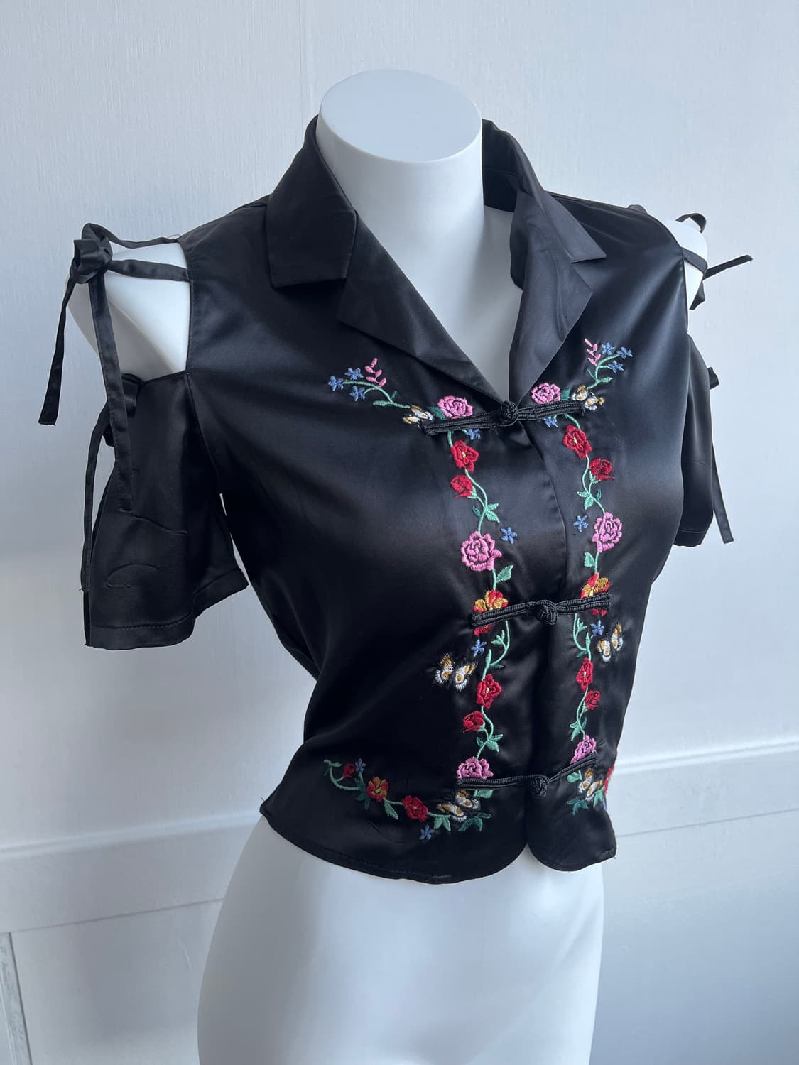 자수 오프숄더 치파오 블라우스 상품이미지1