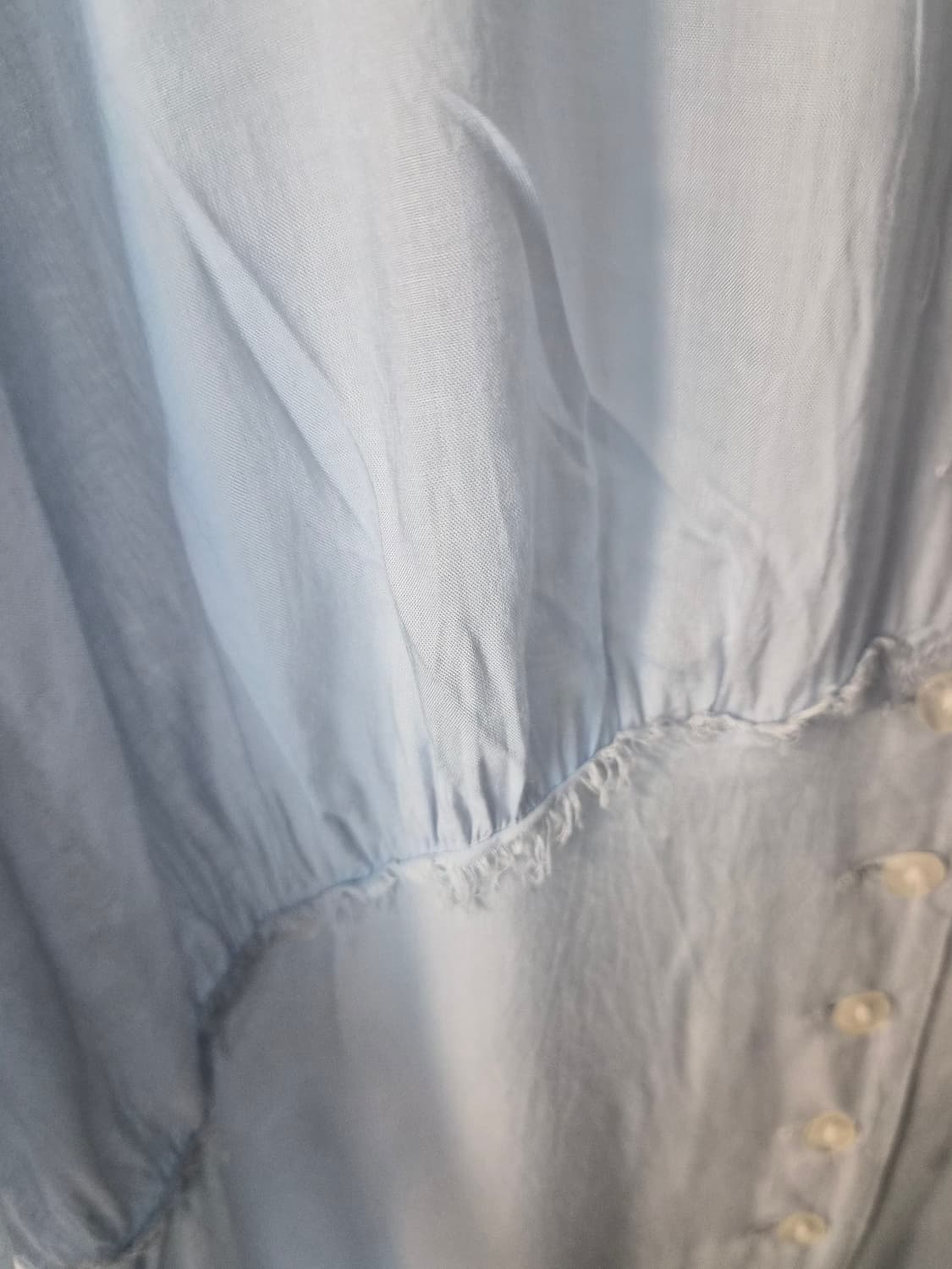 [Matin Kim] 마틴킴 페미닌 셔링 브이넥 블라우스 (스카이블루) 상품이미지3