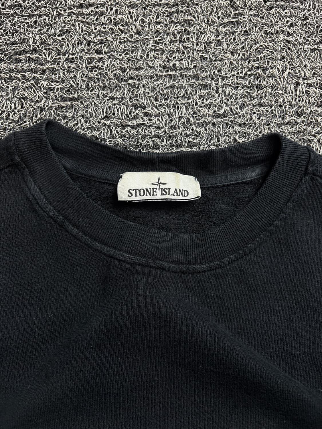 스톤아일랜드 와펜 블랙 가먼트 다이드 스웻 셔츠 1847 상품이미지3