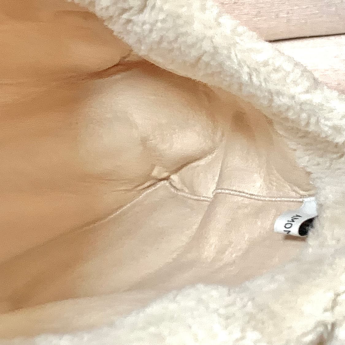 AMOMENTO 아모멘토 크림 컬러 시어링 토트백 퍼 가방 상품이미지4