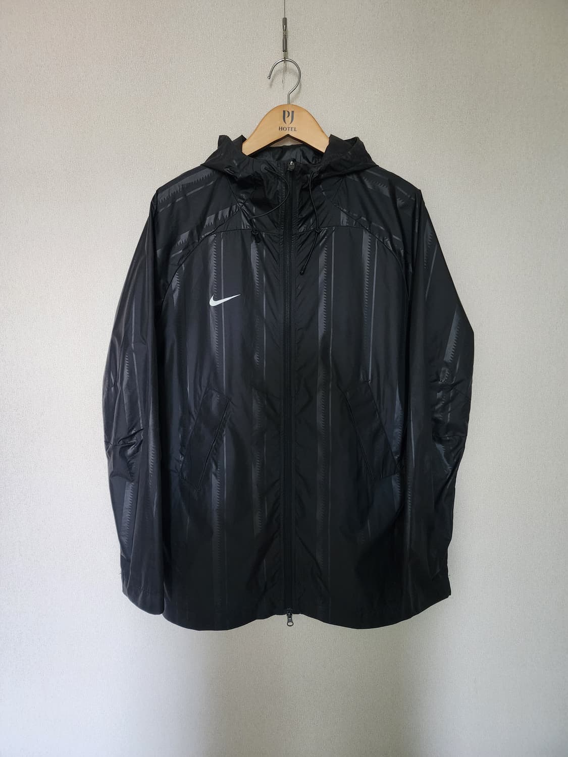 나이키 블랙 후드 바람막이 자켓 상품이미지1