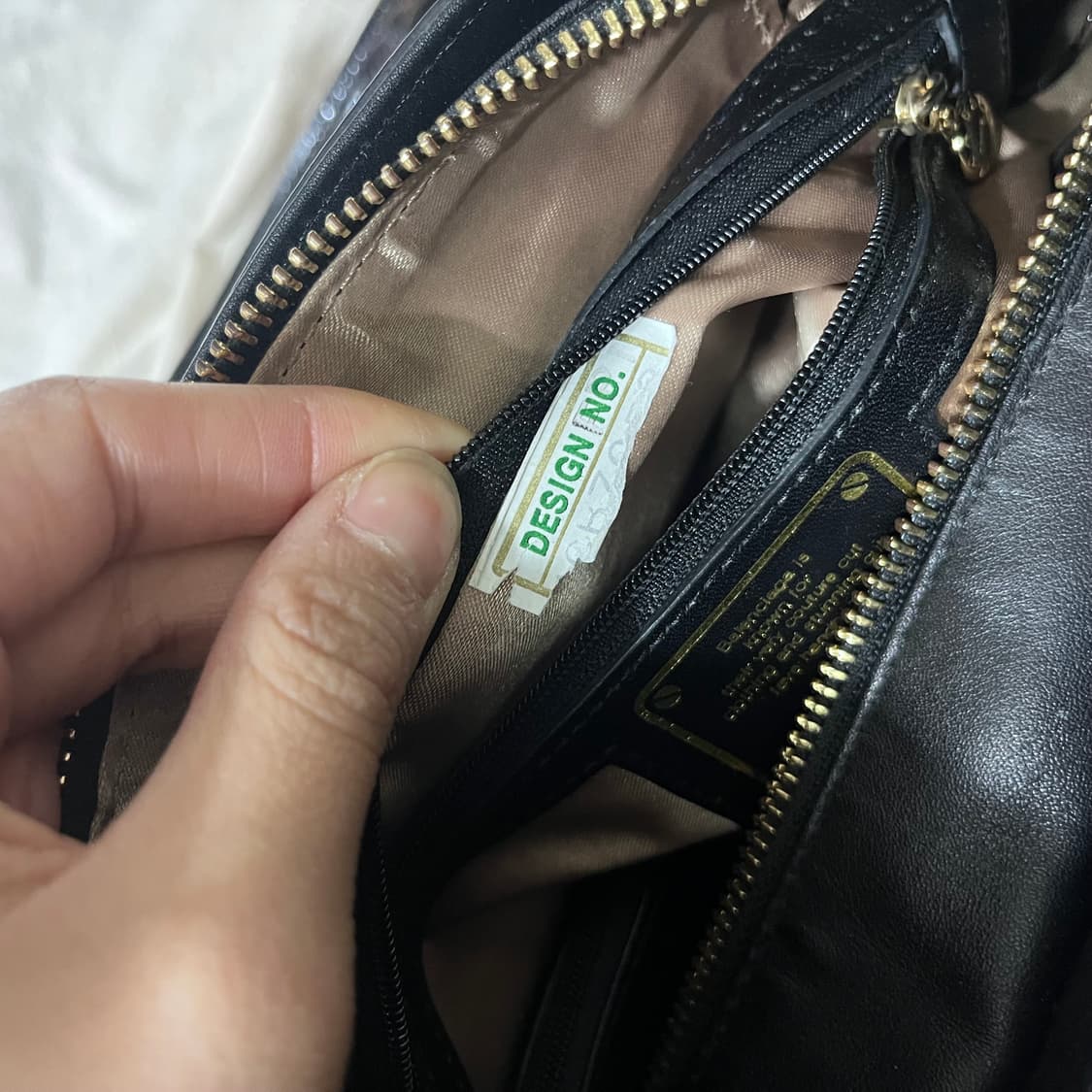 발렌시아가 블랙 에나멜 토트백 상품이미지4