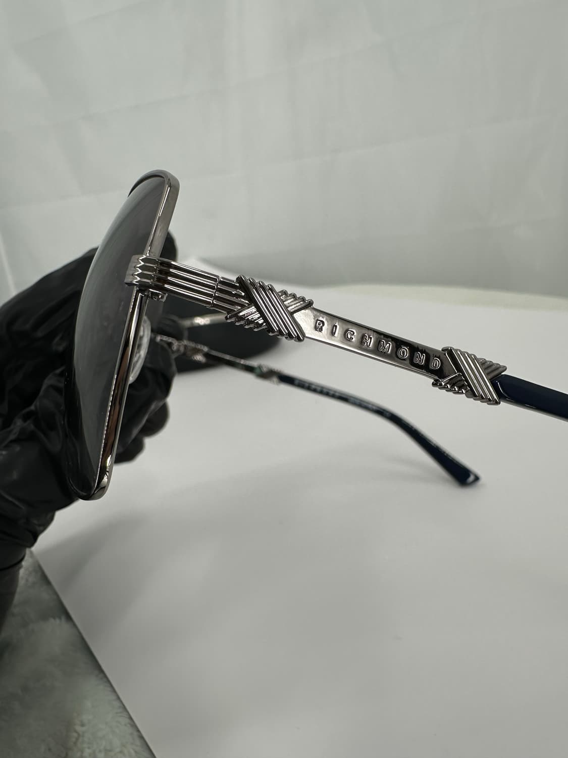 [새상품 무료배송] 정품 Made In Italy 존리치몬드 선글라스 상품이미지3