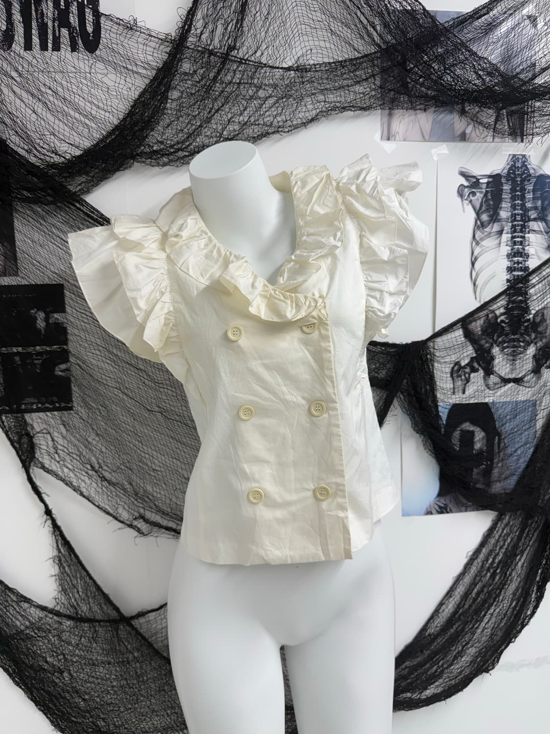 Frill detailed beige blouse 상품이미지1