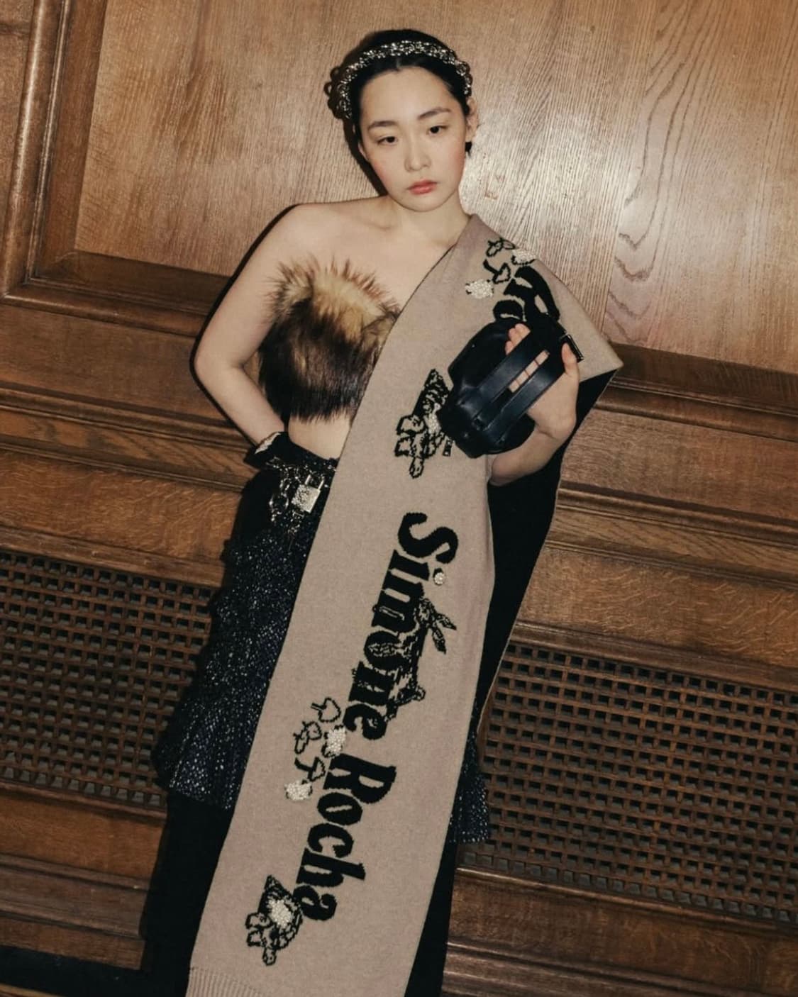 시몬로샤 25fw 로고 그래픽 캐시미어 머플러_오트/블랙 상품이미지2