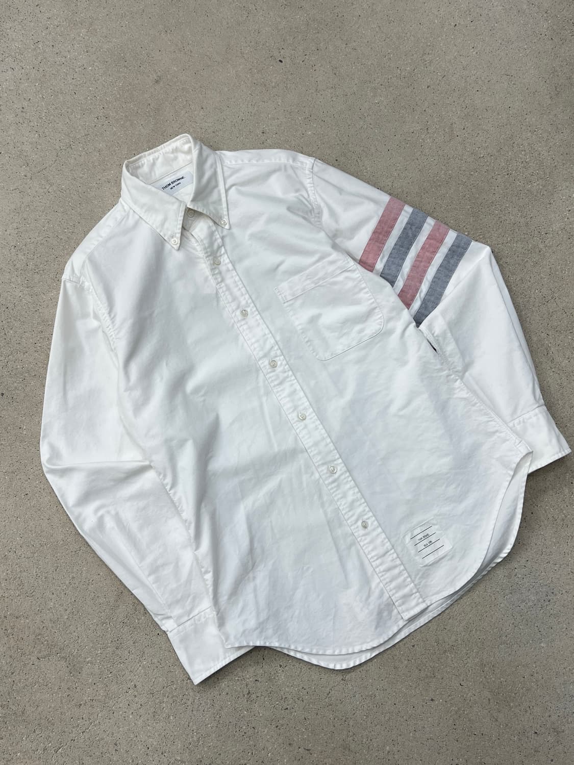 톰브라운 사선완장 화이트 셔츠 상품이미지2