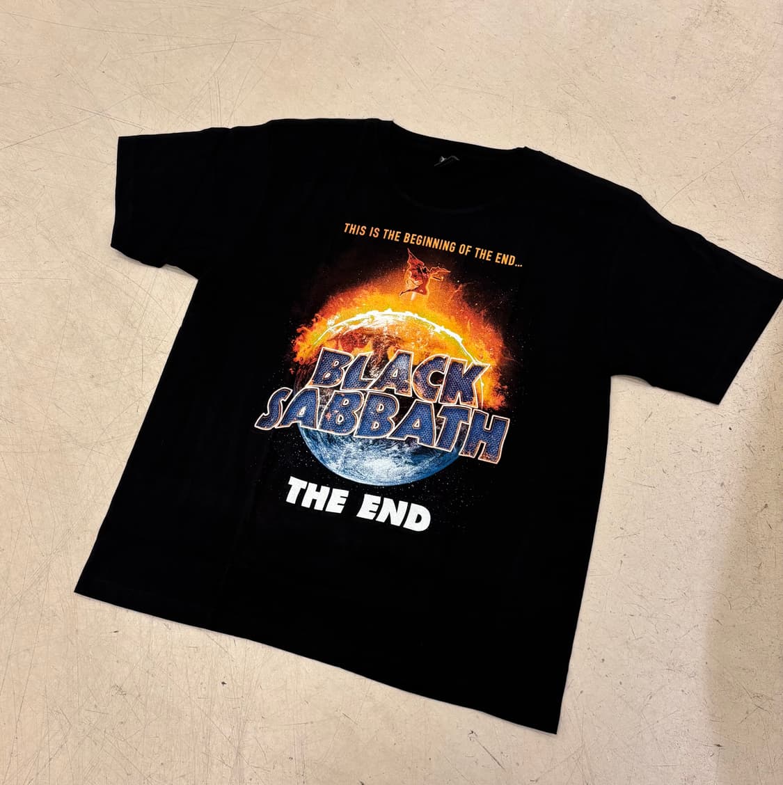 빈티지 블랙사바스 the end 프린팅 반팔티 상품이미지1