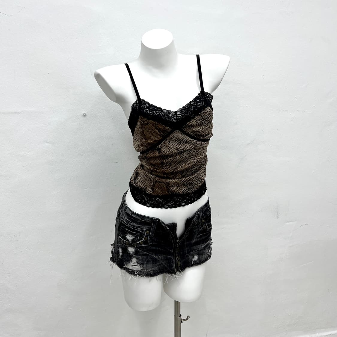 python pattern sleeveless 상품이미지1