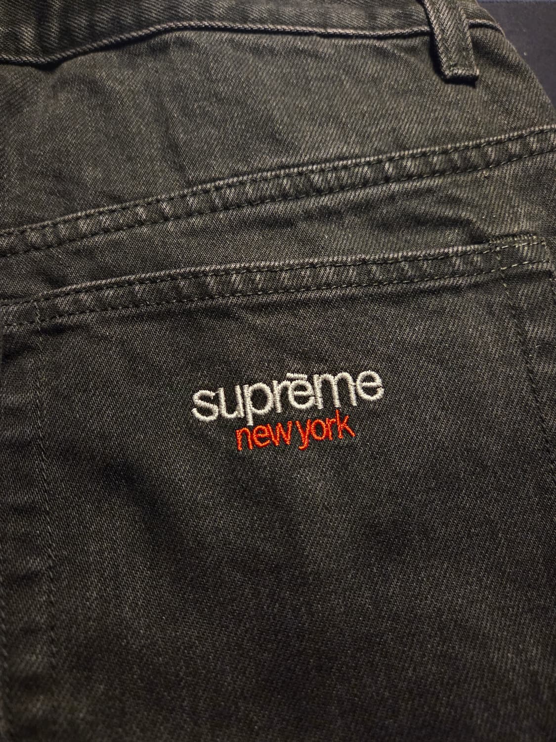 슈프림 배기진 블랙 25SS 상품이미지1