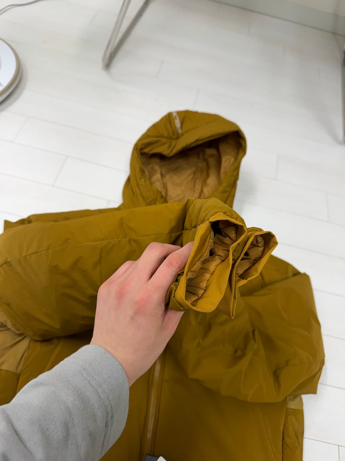 아크테릭스 아톰 헤비웨이트 유콘 후디 L 사이즈  상태 9.8/10 세탁 상품이미지3