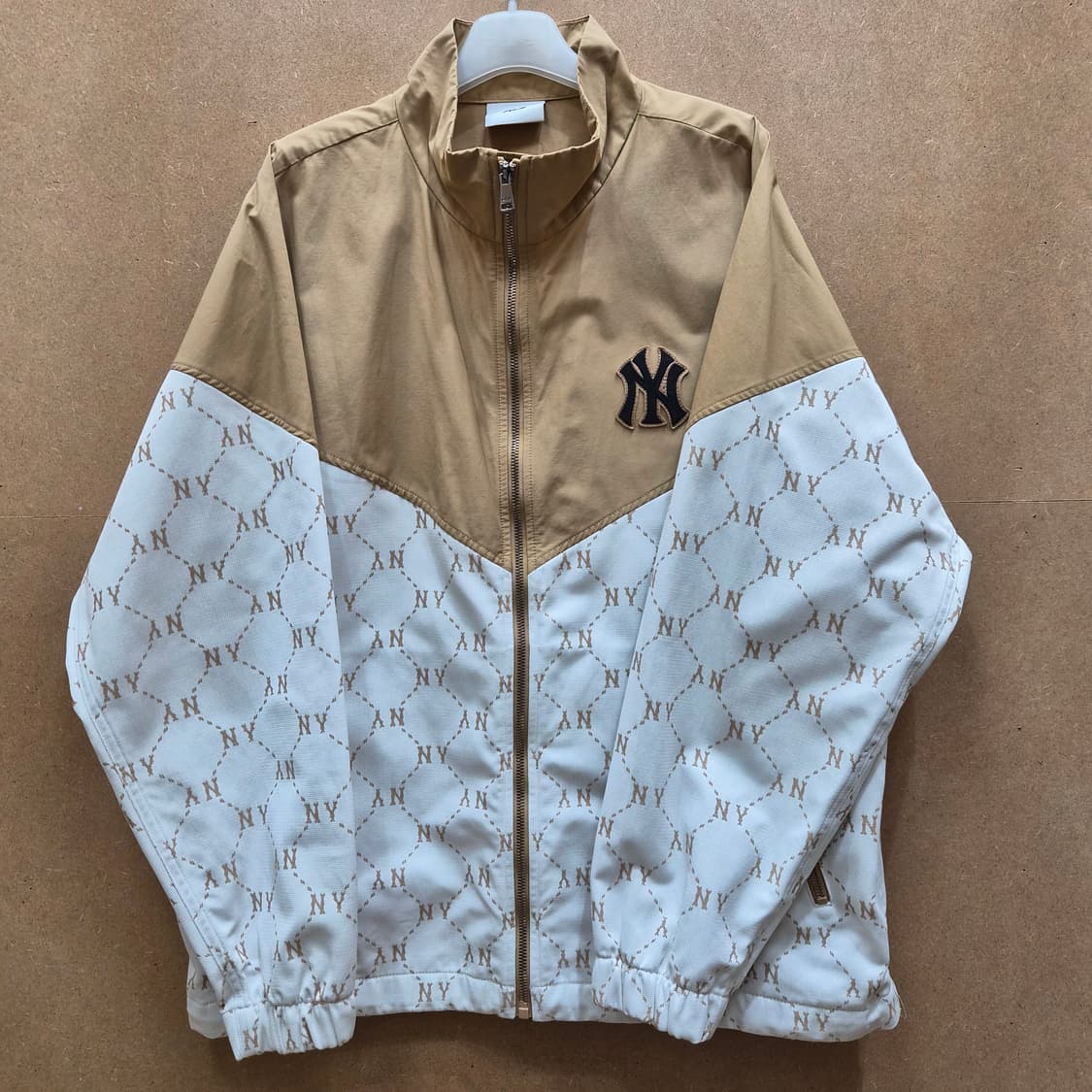 MLB 다이아 모노그램 자가드 스탠넥 바람막이 상품이미지2