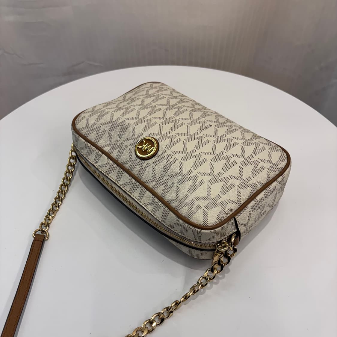 정품 마이클코어스 사각 크로스백     상품이미지7