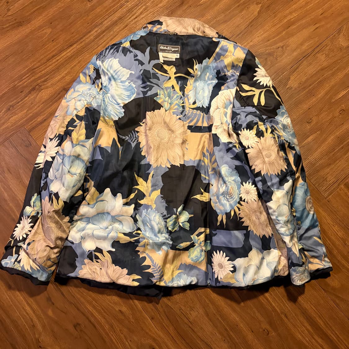 Ferragamo Blue Floral-Lined Puffer L 상품이미지8