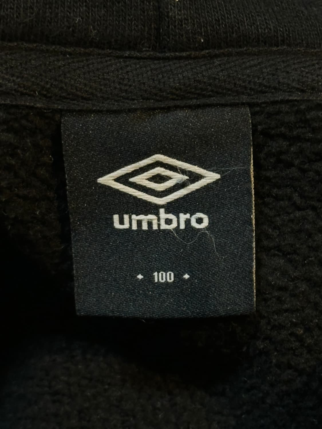 엄브로 UMBRO 센터로고 에센셜 기모 후드티 블랙 상품이미지7