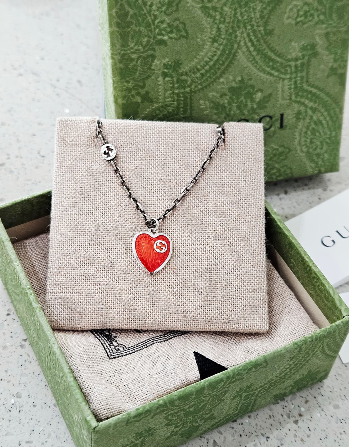 구찌 인터로킹 G 에나멜 레드 하트 실버 목걸이 [정품] 상품이미지3