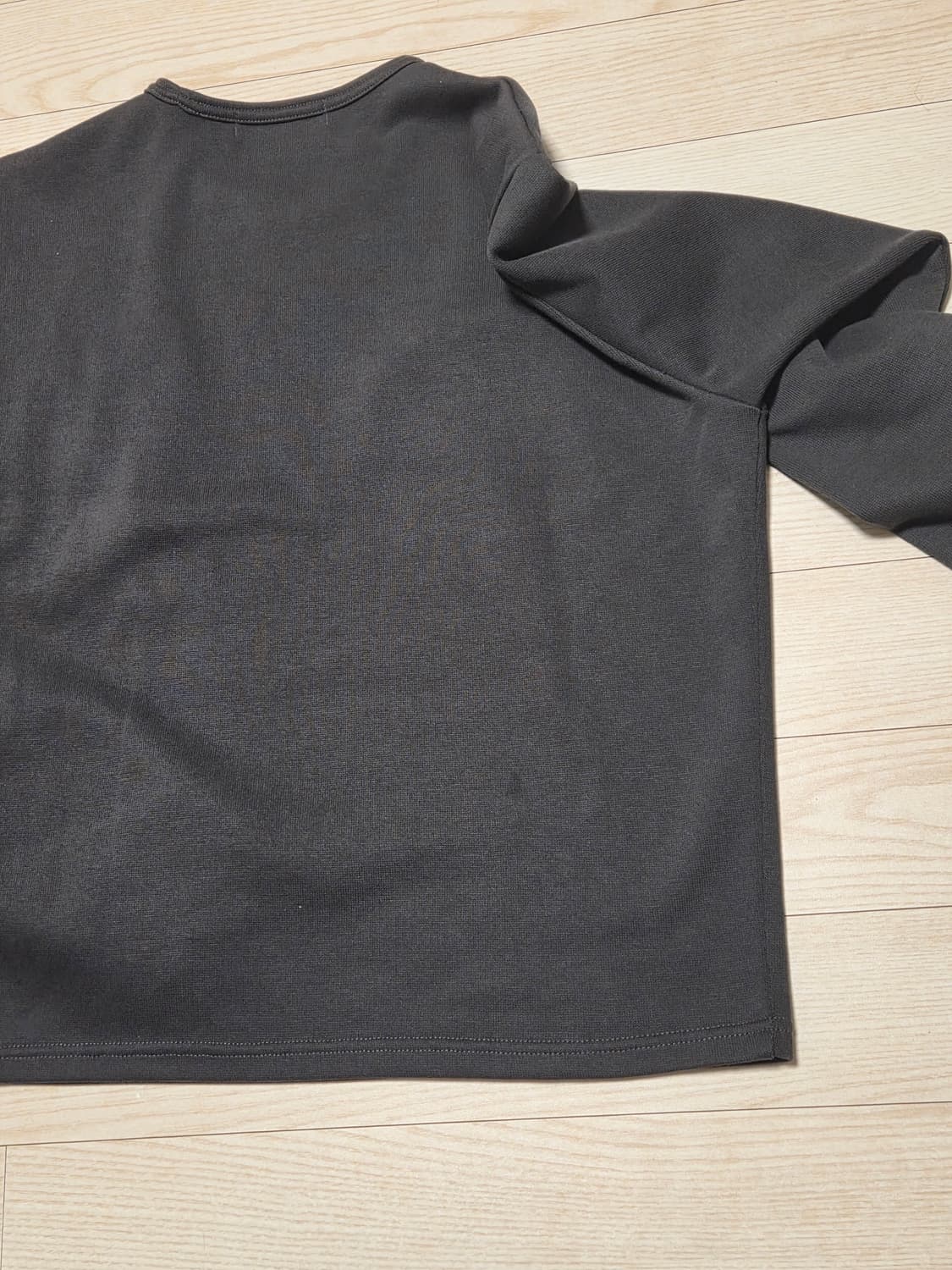 인템포무드 체크인 포켓 롱슬리브 [차콜 L] 상품이미지3