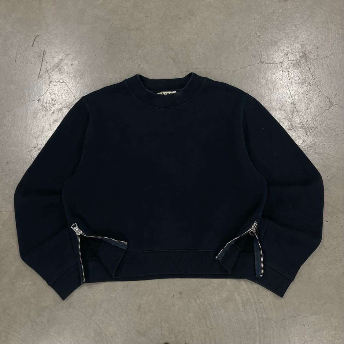 아크네 스튜디오 블랙 컬러 사이드 짚 맨투맨 상품이미지1