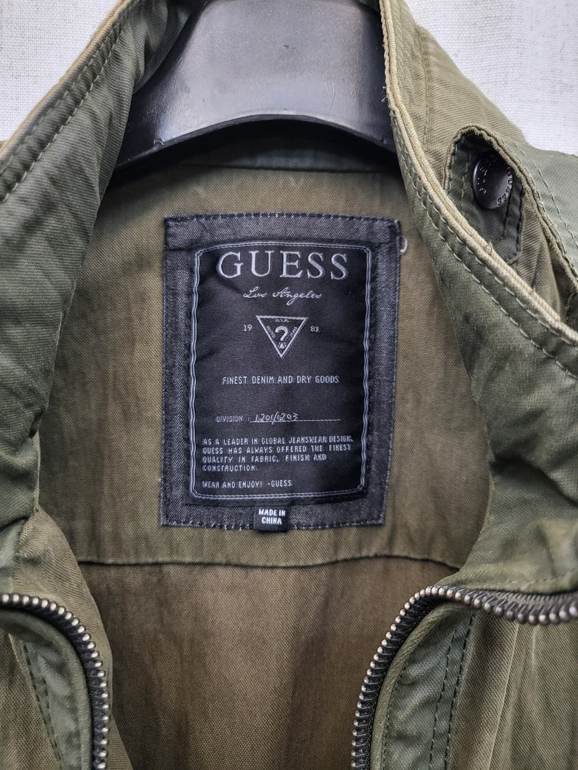 GUESS 카키 야상 점퍼 남성 상품이미지3