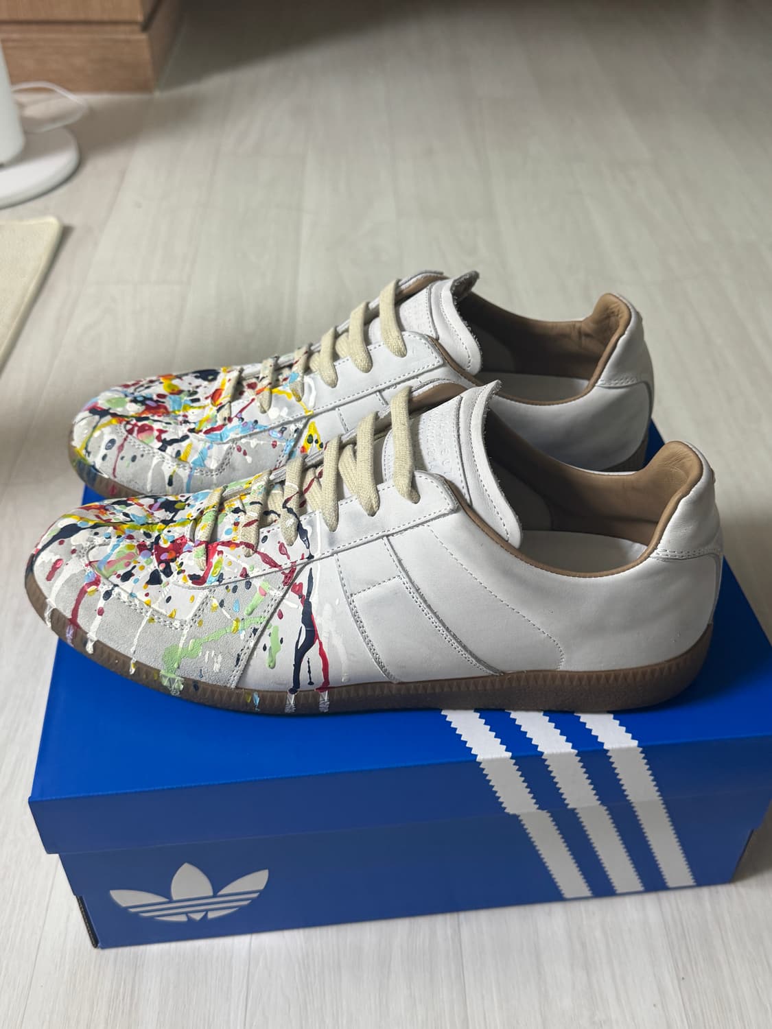 마르지엘라 페인팅 독일군 스니커즈 43(270~275) 상품이미지2