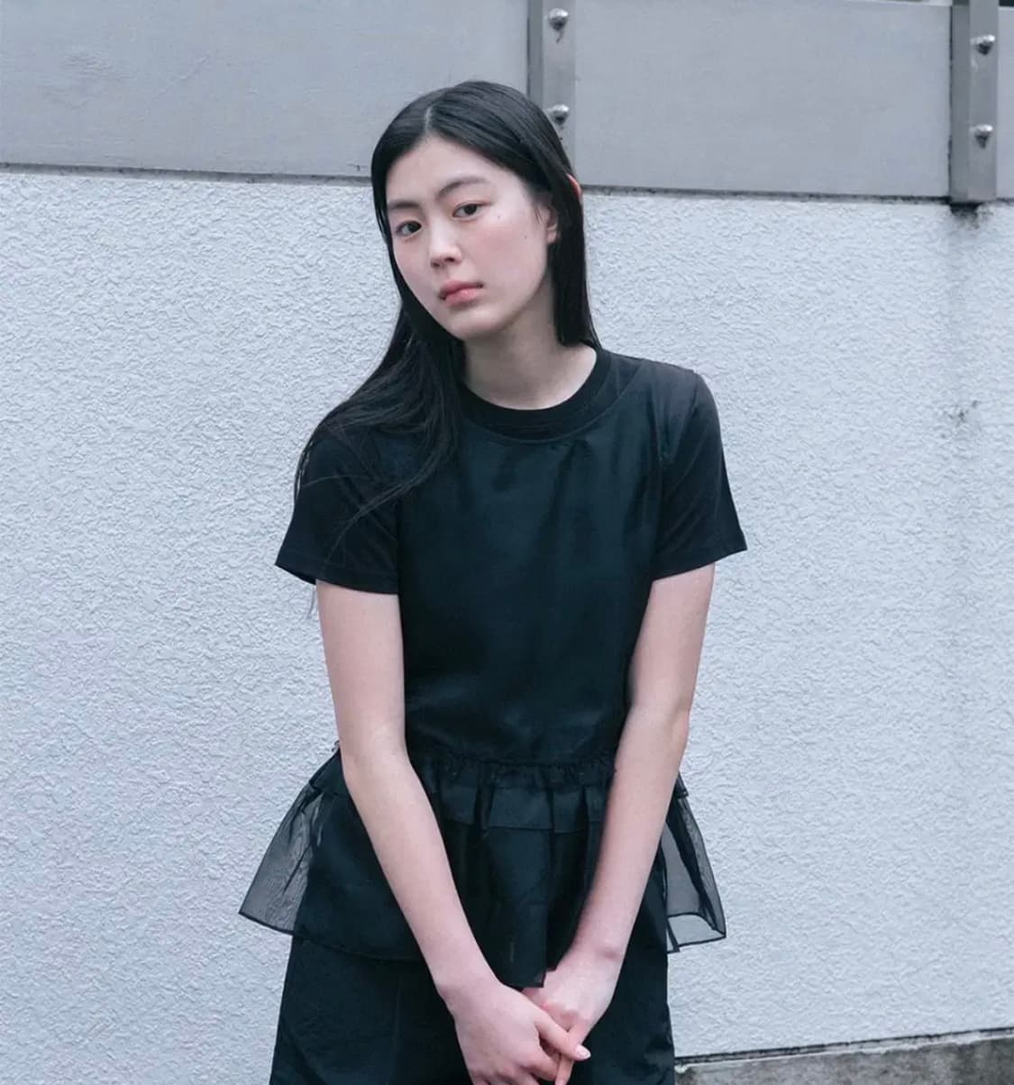 오헤시오 프릴 레이스 레이어드 슬리브리스 탑 블랙 상품이미지3