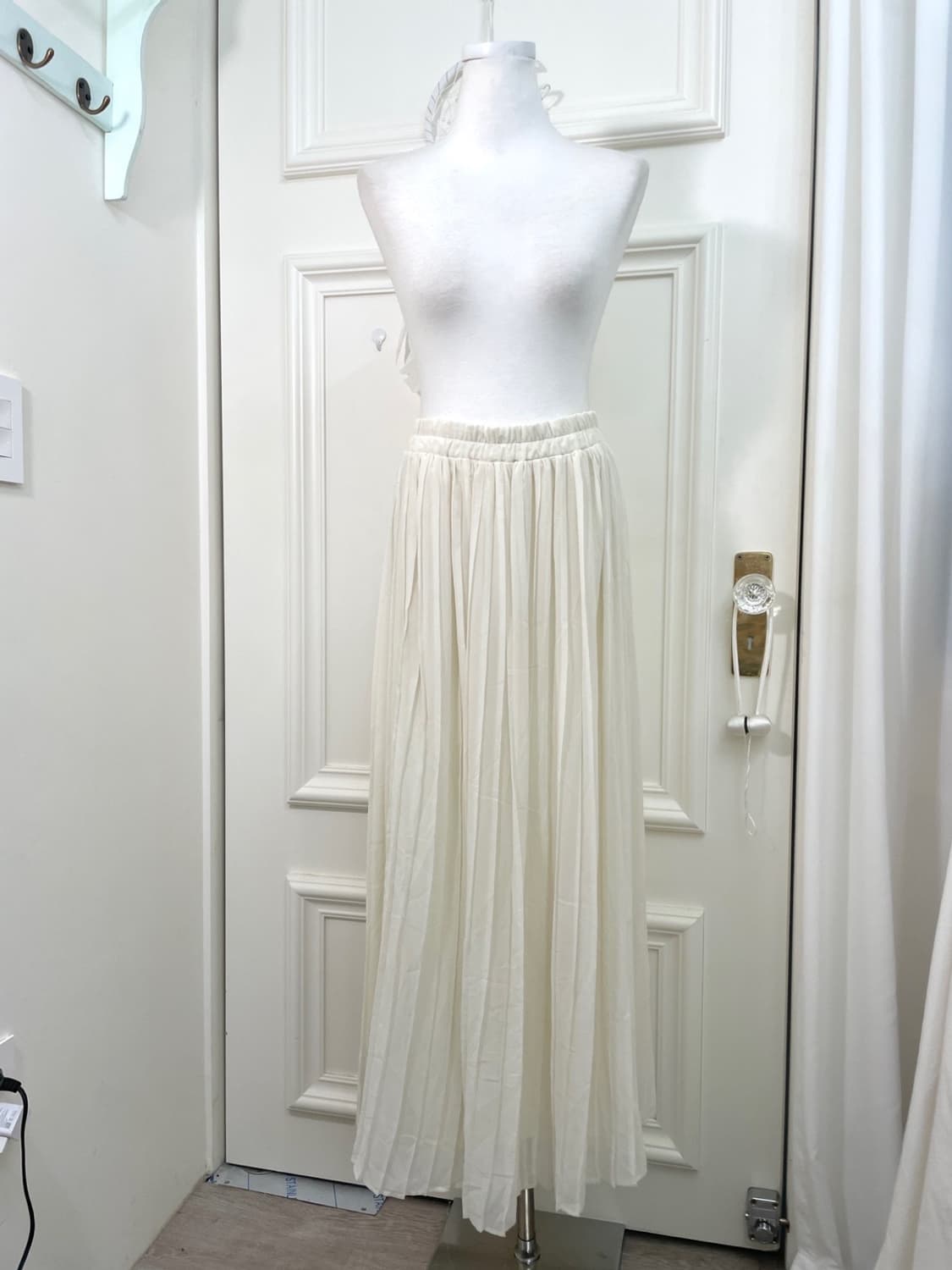ivory pleats basic banding long skirt 상품이미지1