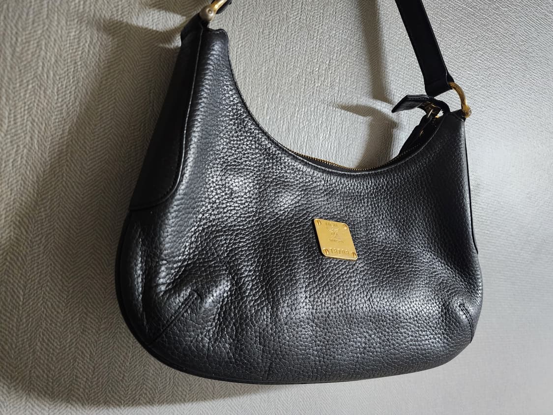 MCM 블랙 레더 숄더백 상품이미지4