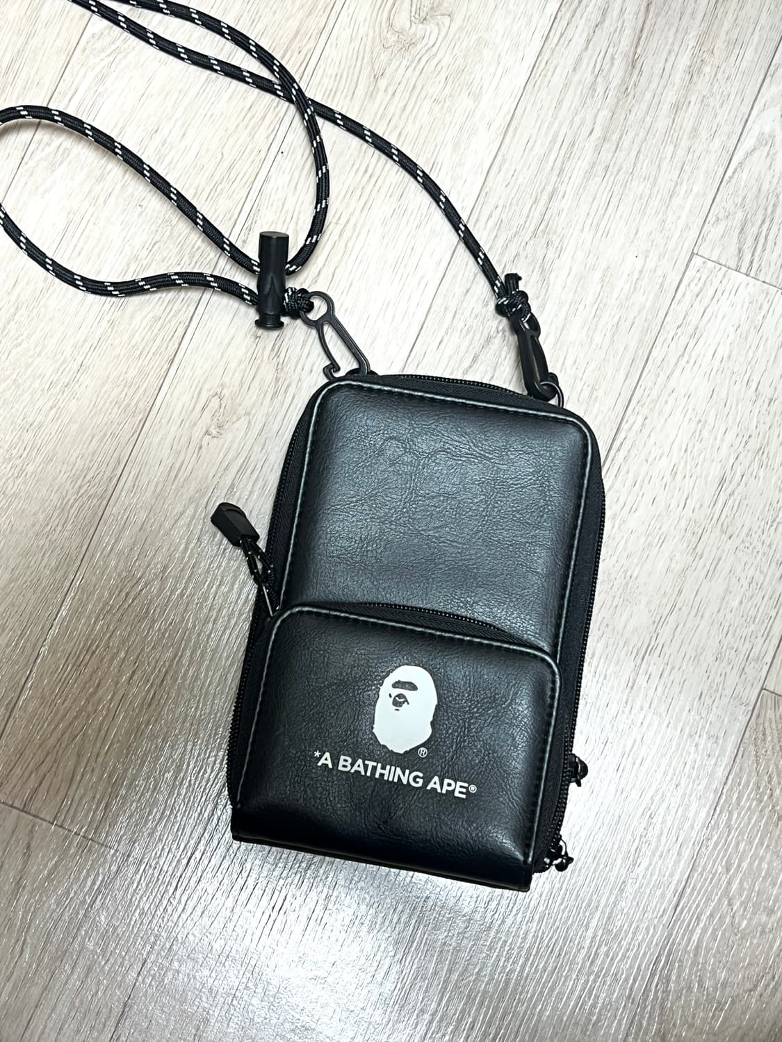 베이프 미니 레더 크로스백 상품이미지1