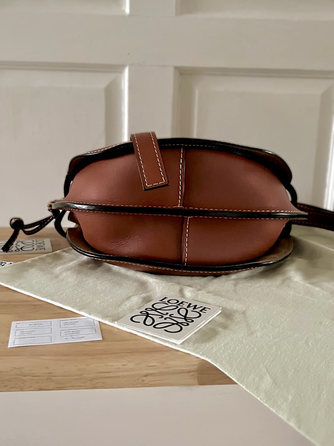 로에베 게이트백 상품이미지9