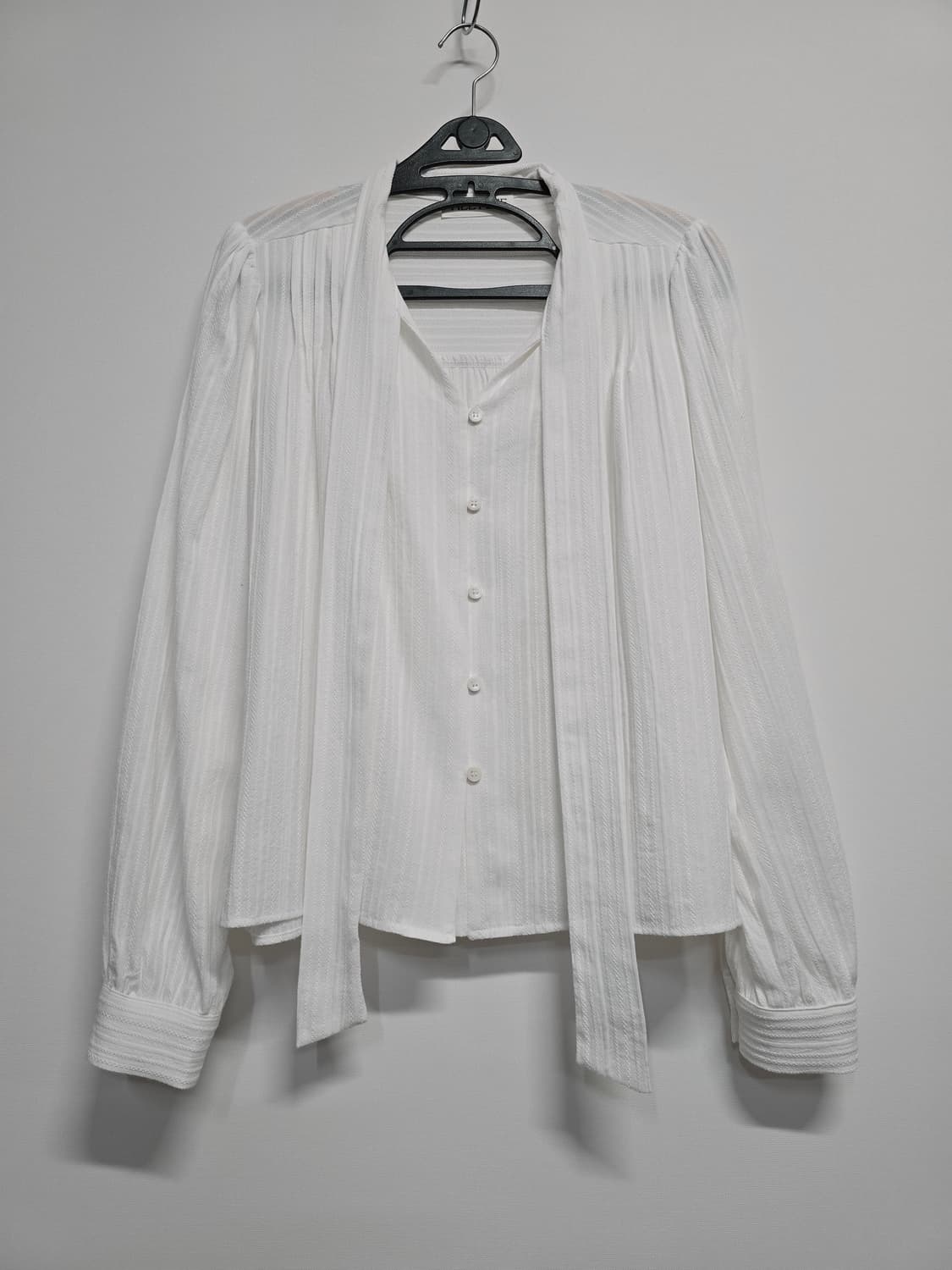 틸아이디 화이트 리본 블라우스 긴팔 상품이미지1