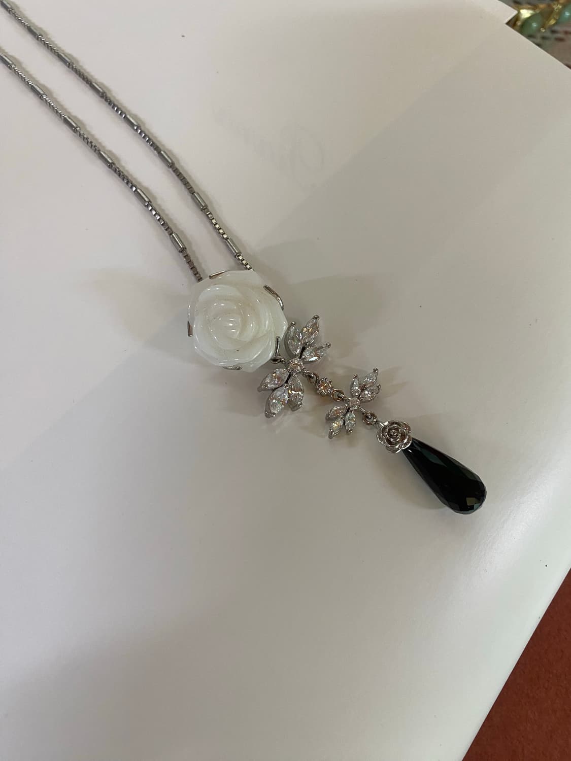 화이트 로즈 장미 드롭 목걸이 상품이미지3