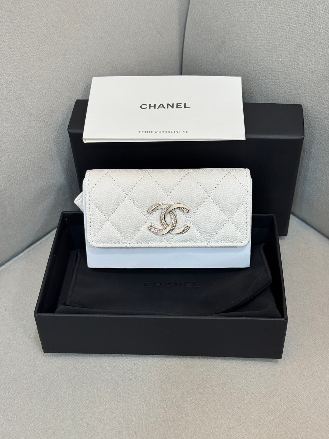 새제품 샤넬 클래식 똑딱이 플랩 지갑  상품이미지1