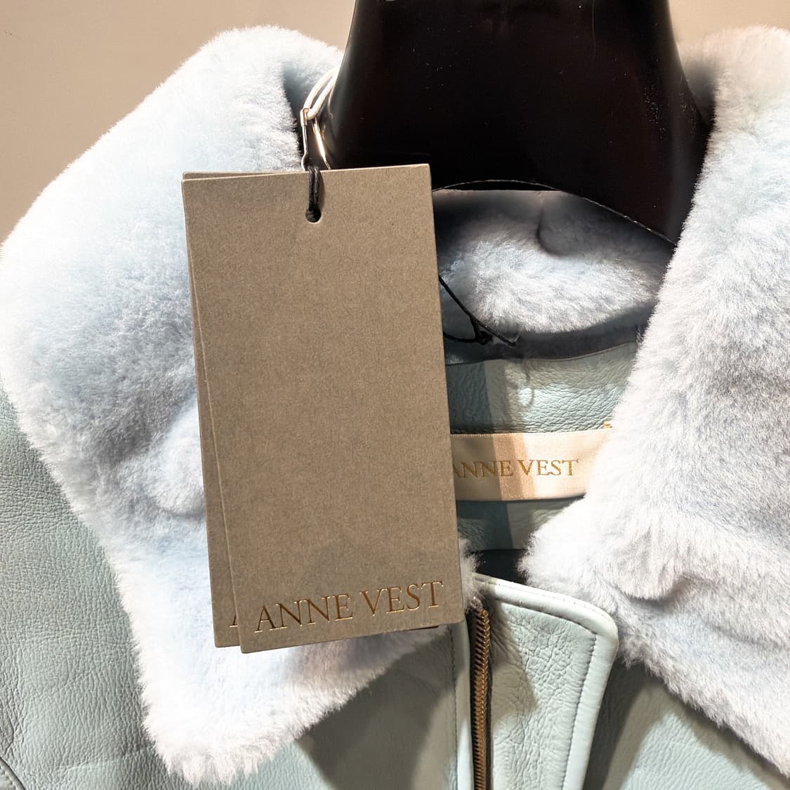 (정품/새상품) 앤 베스트 여성 스카이블루 양가죽 양털 무스탕 조끼 상품이미지6