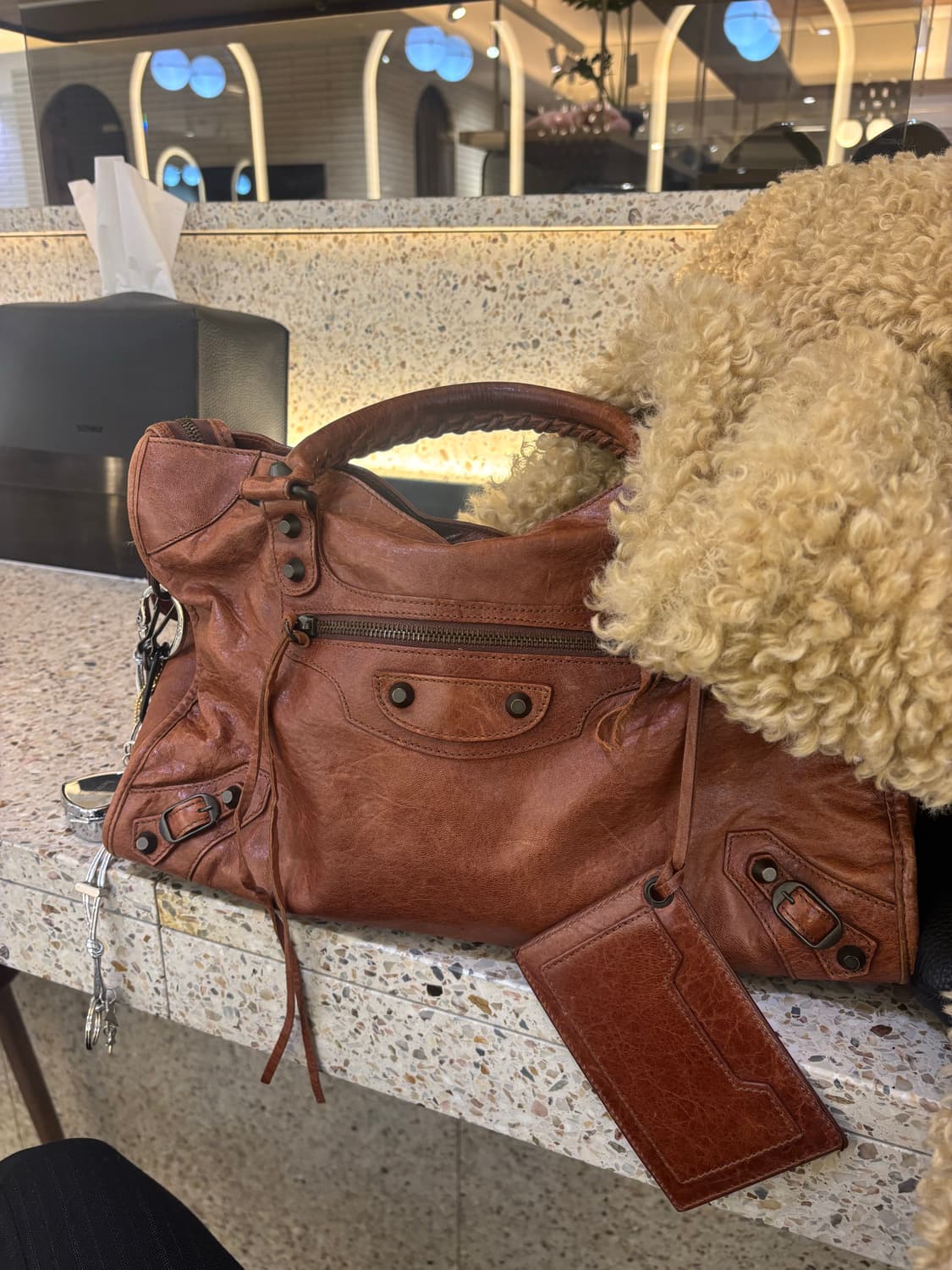 발렌시아가 모터백 브라운 상품이미지1