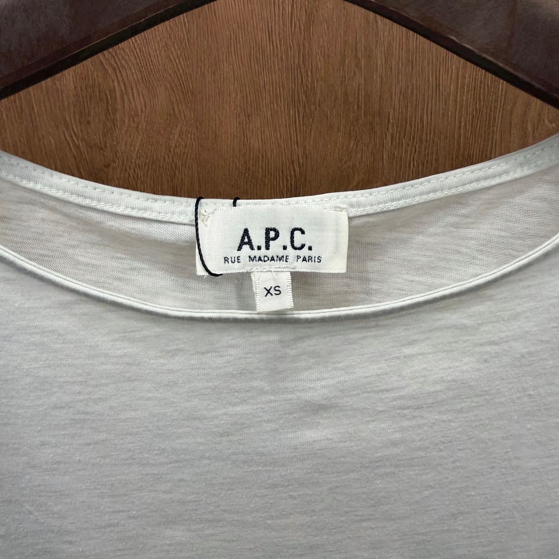 아페쎄 코튼 반팔 티셔츠 미니 자수 라운드넥 무지 디테일 레귤러핏 화이트 상품이미지7